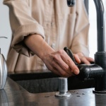 Spülenmaterialien im Vergleich: Welches Material passt perfekt zu deiner Küche?