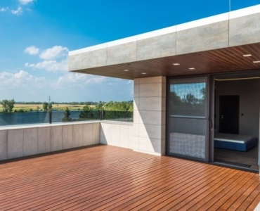 Schritt für Schritt zum stabilen Terrassenfundament: So gelingt der perfekte Unterbau